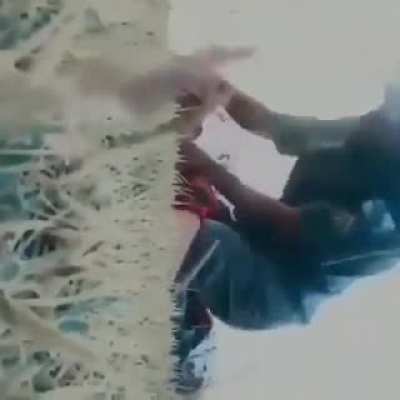 O cara é bandido gente, cuidado.