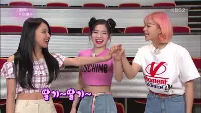 Jeongyeon + Dubchaeng (Dahyun &amp;amp; Chaeyoung)