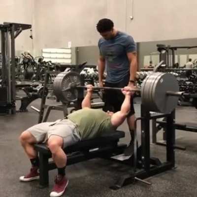 Pressing heavy with no chalk