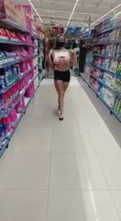 Alguém pode me ajudar aqui no Supermercado?