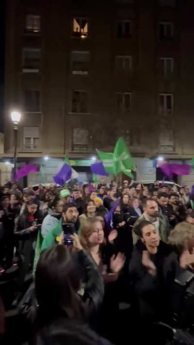 Gente apoyando a Giorgio Jackson por su renuncia