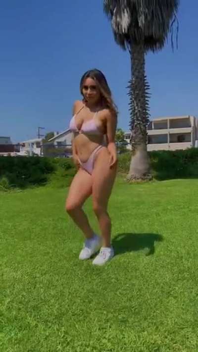 Someone create a community of her arianna_concepcion on ig and tik tok