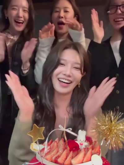 Yoona, Yuri &amp;amp; Tiffany Singing Happy Birthday to Sooyoung