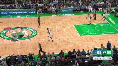 [Highlight] Jaylen Brown gets off back-to-back dunks to the Boston crowd's delight