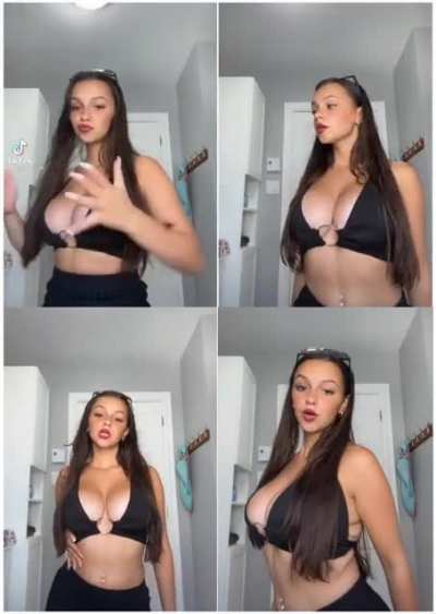 Busty goddess 🤤