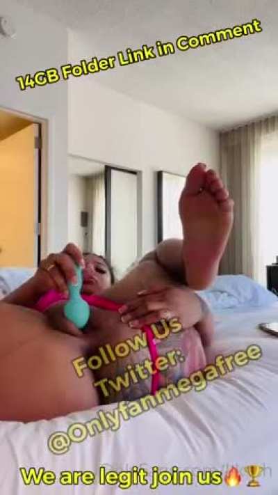 Vibrator play 😍 She&rsquo;s so hot⚡️