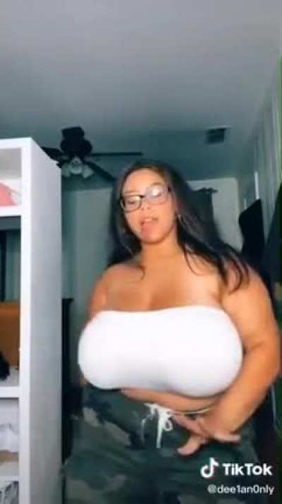 Love those boobs
