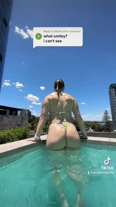 Best view in the house @hardlifeofgoldie
