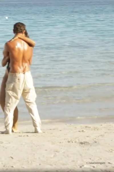 Compilation of Deepika Padukone's dusky beautiful booty show in "Ishq Jaisa Kuch" song behind the scenes. 