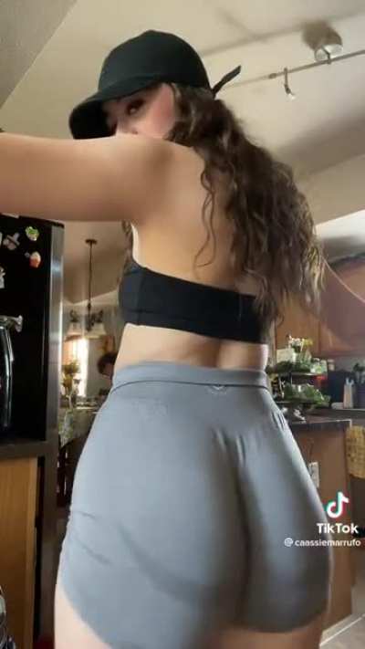 Fucking love latinas 😍