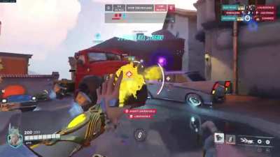 Don&rsquo;t mean to body shame Hog&hellip; but he kinda got stuck between two cars?