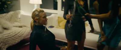 How Lili Reinhart Takes a Load