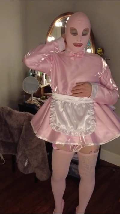 Got a new pink maid outfit what do you guys think 💅