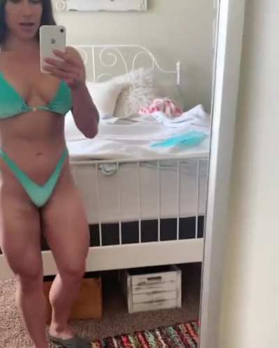 Ashley Lakomowski