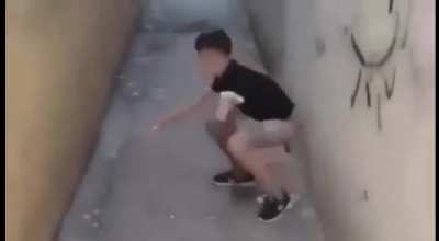 Blursed_kid_pooping