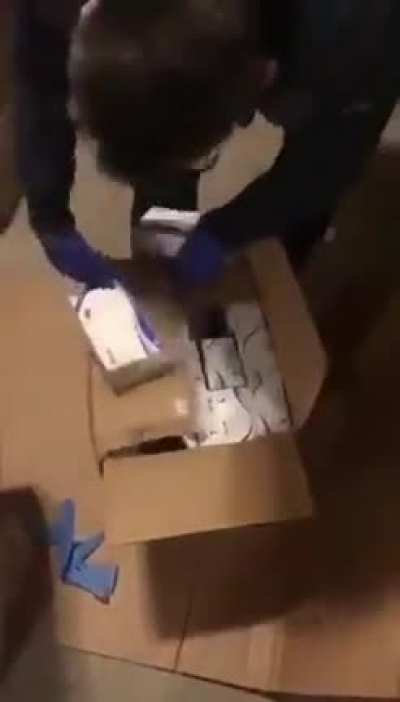 Hastanelerden kullanılmış eldivenlerin toplanıp tekrar paketlenerek yeni gibi satıldığı ortaya &ccedil;ıktı.