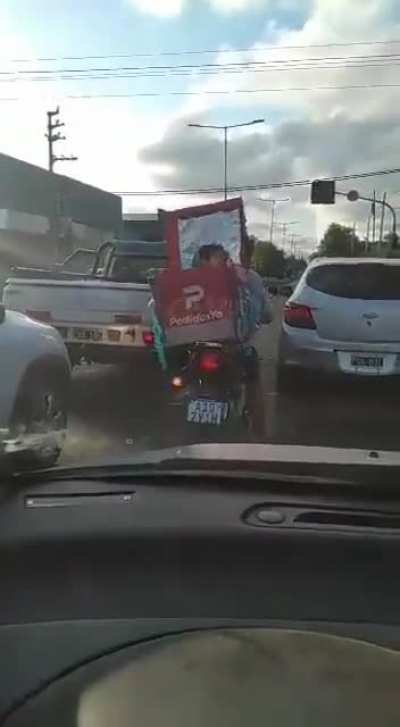 Se juntaron a comer Duggan con Tenembaum y pidieron delivery en Pedidos Ya