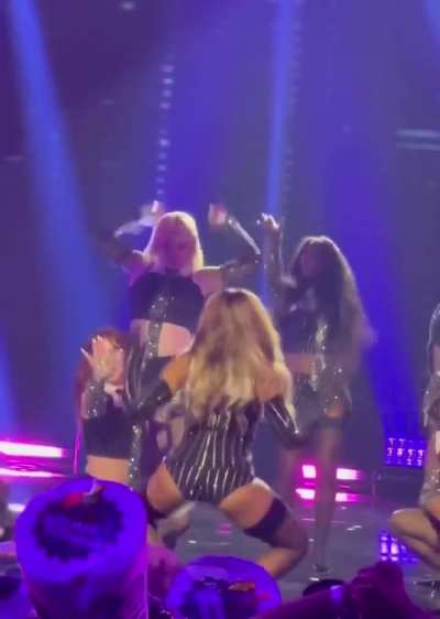Tinashe Squatting Down Super Low Performing Nasty on Dick Clark&rsquo;s Rockin New Years - 2025