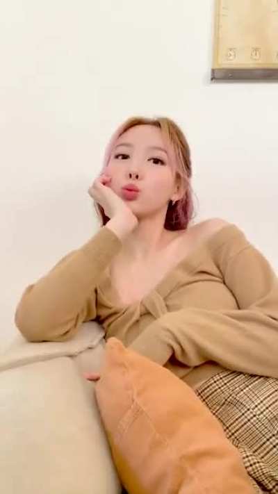 211227 - Nayeon