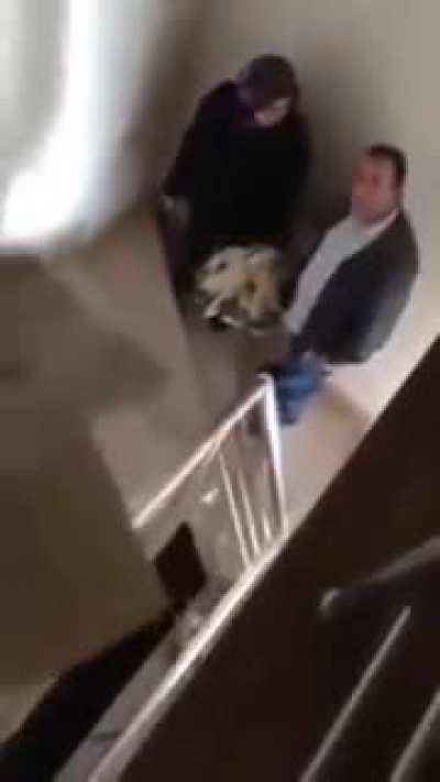 Kapiniza gelen akplileri görürseniz siz nasil kovcaksiniz?