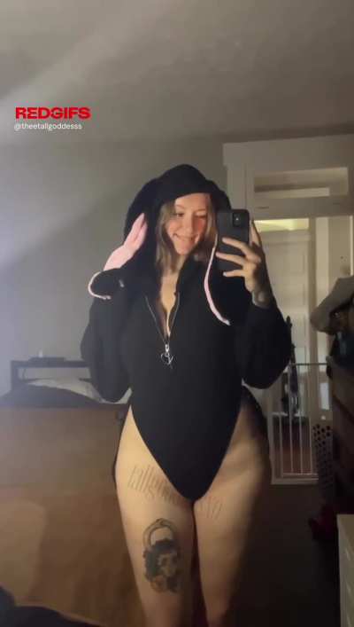 6&rsquo;2&rdquo; bunnies exist too 😉 [F]