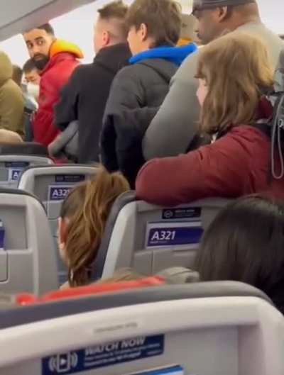 Flight attendant loses it after backpacker shouts at travelers to let her pass because she only has an hour to reach her connecting flight