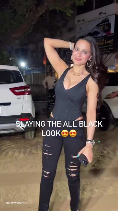 Ameesha 