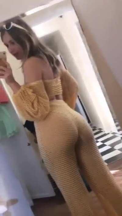 Yellow babe