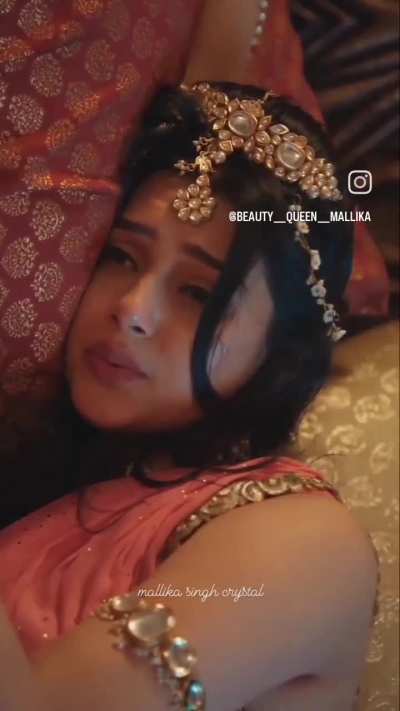 Ro kyu rahi hai