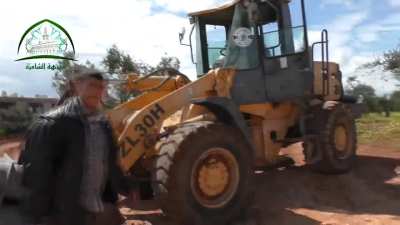 FSA rebels use a Front end loader with 4 barreled Improvised "Hell Cannon" to shell SAA positions, 2014-2015 period