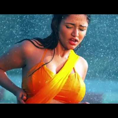 Anaika Soti wet in yellow saree is all about seducing