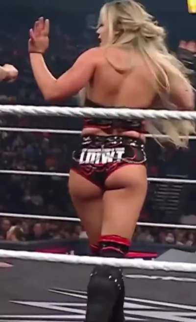 jiggle when Liv Morgan walks