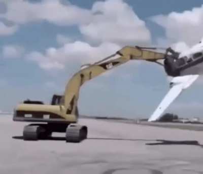 Here comes the airplane!