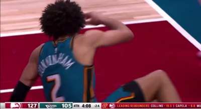 [Highlight] Cade drives and absorbs contact to finish the dunk but doesn’t get the foul call