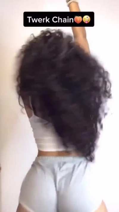 She making those cheeks clap 🍑👏