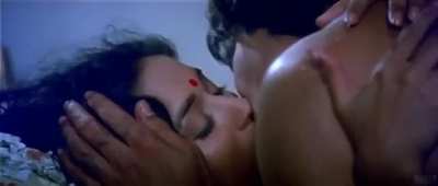 Evergreen and most daring kiss of the beauty-queen Madhuri