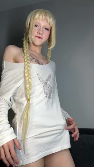 Would you take a chance on a trans hottie like me?😻