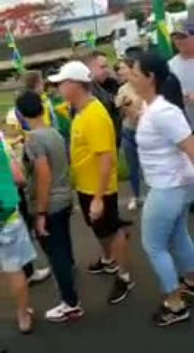 Algu&eacute;m anotou a placa do Fox?