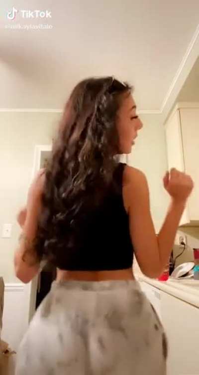 Italian teen bouncing ass