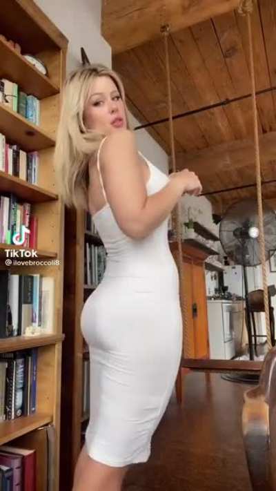 So sexy in that dress