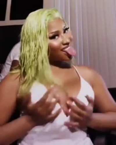 Boons jiggling