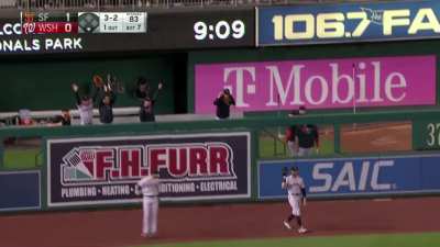 [Highlight] [Highlight] Mike Tauchman steals a homerun from Juan Soto