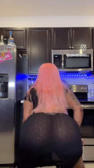 🍑 twerking