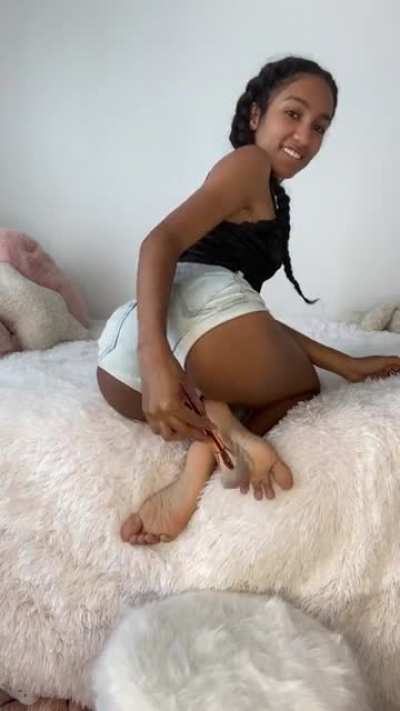 * Acts innocent even though I know exactly what I&rsquo;m doing * 😉🦶🏽💦