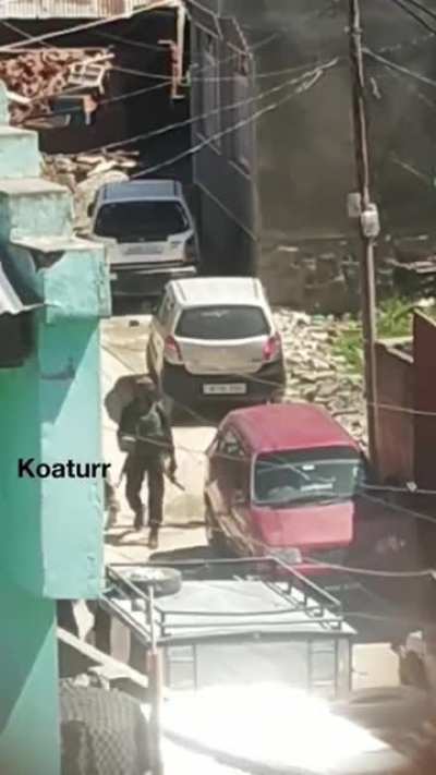 Indian military personnel caught on camera smashing windshield of car. These thugs do this on daily basis.
