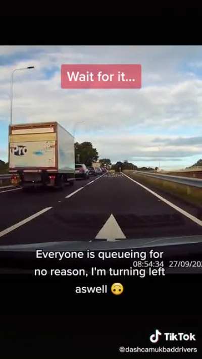 Uk drivers queuing to turn left on a roundabout unaware of the right lane being able to turn left