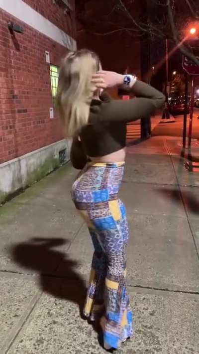 Tiny Blonde