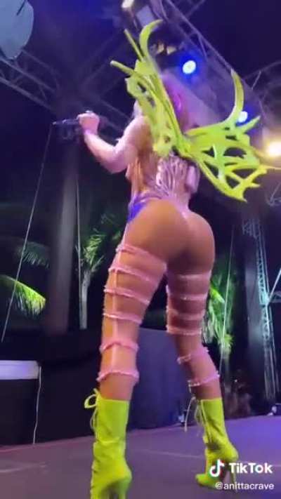 Anitta... 🤯