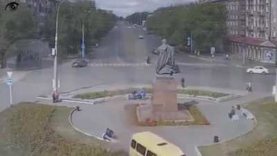 That&rsquo;s not a straight thru sir, it&rsquo;s a roundabout! Dude on bench stays cool till end