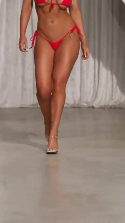 Shay holt Miami swim week 2025